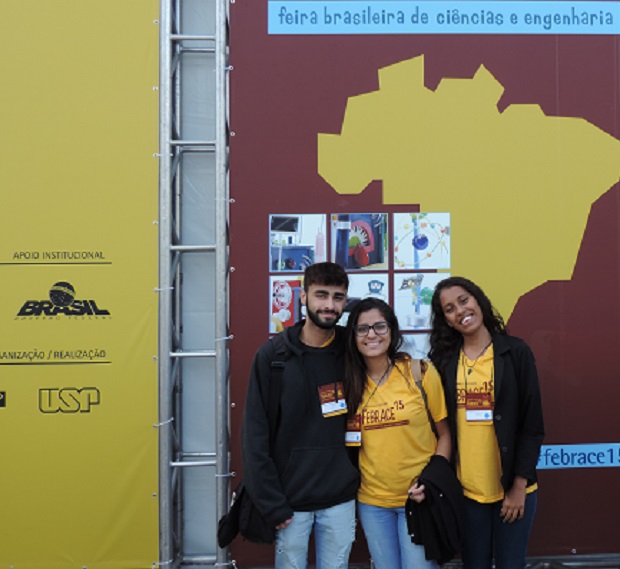 Estudantes na USP, durante a Febrace 2017. Foto: Arquivo Escola.